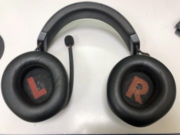 01-200790872: Jbl quantum 610