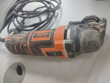 Б/в Багатофункціональний інструмент Black&Decker mt 300 01-200804494
