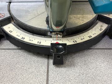 Б/в Пила торцева Makita mls100 01-200871926