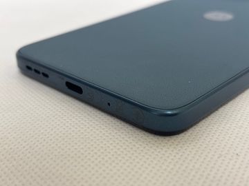 Б/в Мобільний телефон Motorola moto g06 4g 4/64gb 01-200892466