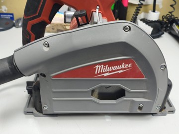 Б/в Пила дискова Milwaukee m18 2632-20 01-201030319