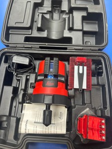 Б/у Лазерный нивелир Leica lino l4p1 01-201074913