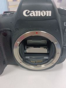 01-200467692: Canon eos 6d mark ii body