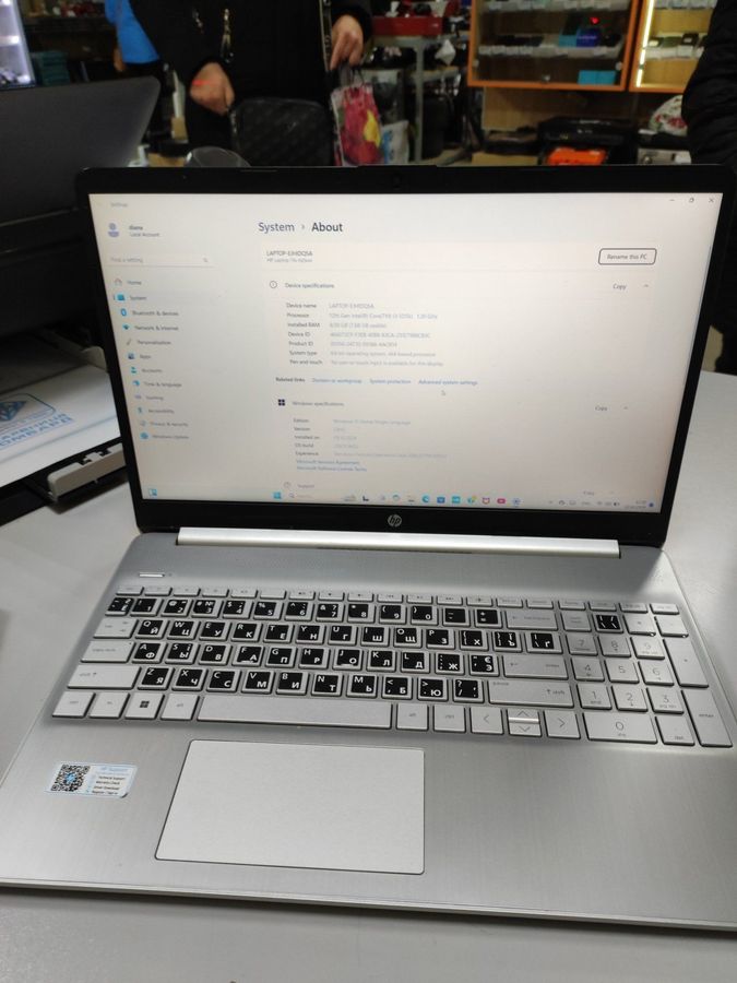єкр. 15,6/ core i3-1215u/ ram8gb/ ssd256gb/ intel uhd