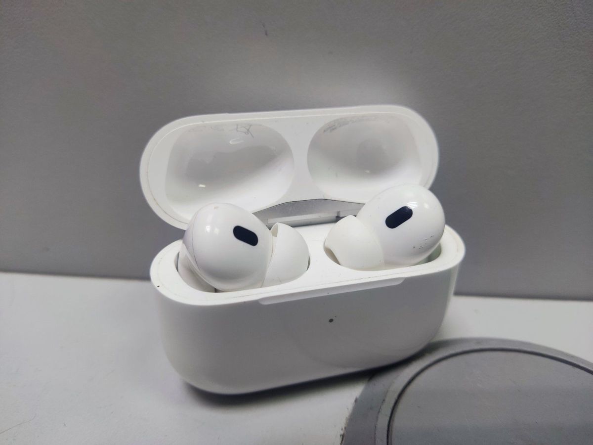 airpods pro 2nd generation with magsafe charging case usb-c