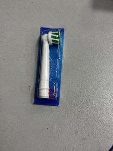 Б/у Электрическая зубная щетка Braun oral b pro 1 type 3791 01-200828571