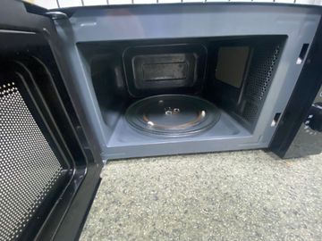 Б/в Мікрохвильова піч Grunhelm 20mx708-b 01-200830868