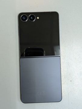 Б/в Мобільний телефон Samsung galaxy flip7 12/256gb 01-200885287