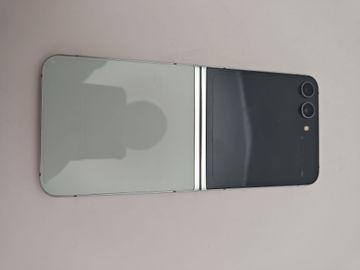 Б/в Мобільний телефон Samsung galaxy flip5 8/256gb 01-200891287