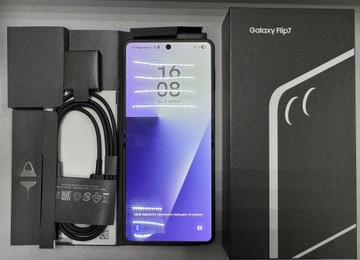 Б/в Мобільний телефон Samsung galaxy flip7 12/256gb 01-201008321