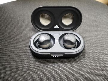 01-200527228: Adidas headphones fwd-02