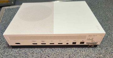 01-200604015: Microsoft xbox one s 500gb