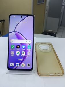 Б/в Мобільний телефон Realme 12 5g 8/256gb 01-200811011