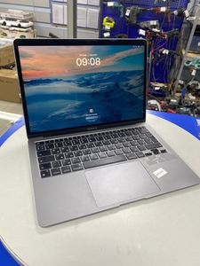 Б/в Ноутбук Apple MacBook Air 13`` Late 2020 01-200909400
