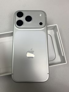 Б/в Мобільний телефон Apple iphone 17 pro 256gb 01-200911560