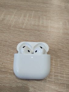 Б/в Навушники Apple airpods 4 01-201098108
