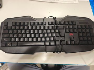 01-200520800: Trust gxt 830-rw avonn gaming keyboard