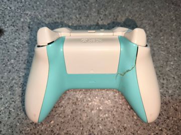 01-200604015: Microsoft xbox one s 500gb