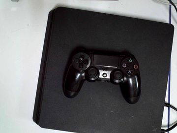 01-200775314: Sony playstation 4 slim 1tb