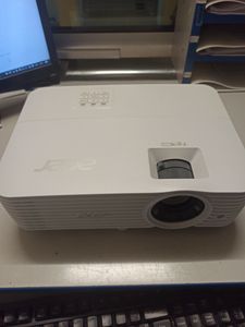 01-200782913: Acer x1529ki