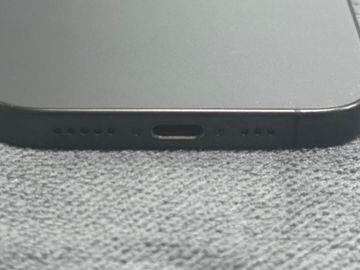 Б/в Мобільний телефон Apple iphone 15 pro 256gb 01-200809792