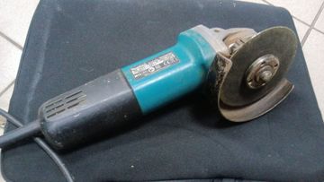 Б/у Угловая шлифмашина Makita 9558hn 01-200920419