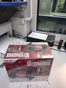 Б/в Автомобільний компресор Штурмовик ac-27 01-200972182