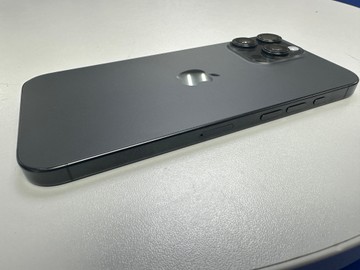 Б/в Мобільний телефон Apple iphone 16 pro max 256gb 01-200973786