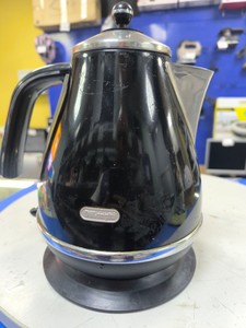 Б/в Електрочайник Delonghi kb-02001bk 01-200750580