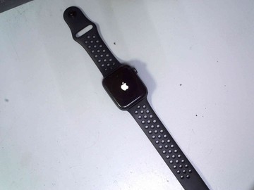 Б/в Смарт-годинник Apple watch se gps 44mm aluminum case 01-201031189