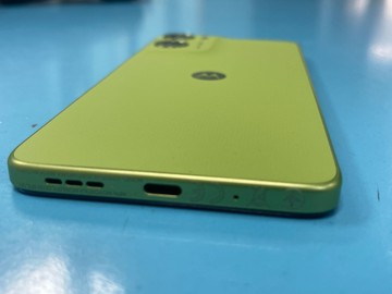 Б/в Мобільний телефон Motorola moto g06 4g 4/64gb 01-201170633