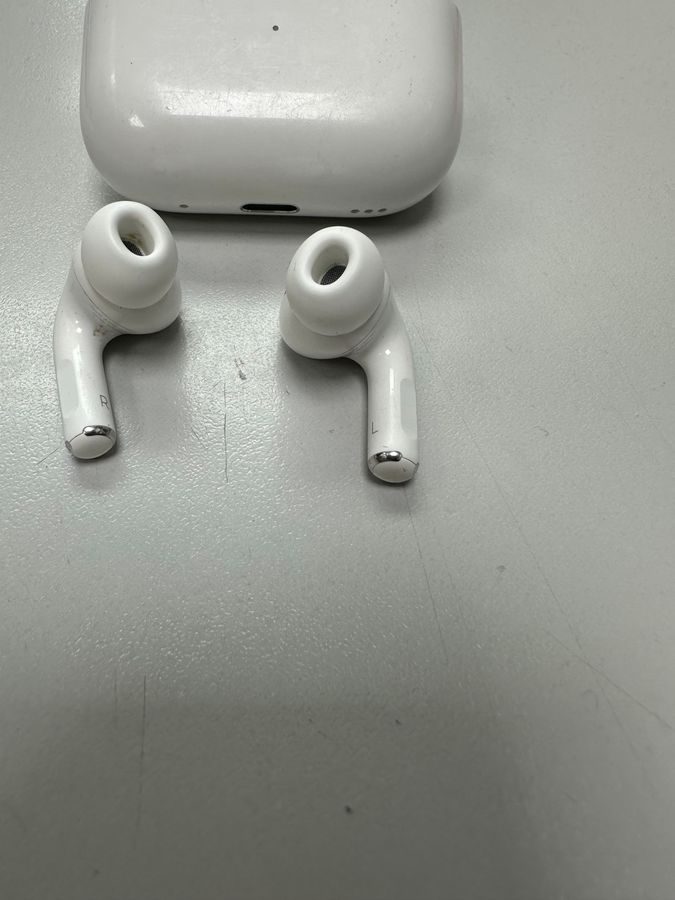 airpods pro 2nd generation with magsafe charging case usb-c