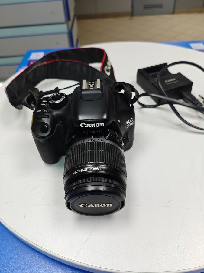 Canon eos 550d +efs 18-55mm 3.5-5.6 is