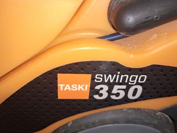 Б/у Підлогомиюча акумуляторна машина Taski swingo 350 01-200749710