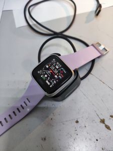 01-200784845: Fitbit versa lite