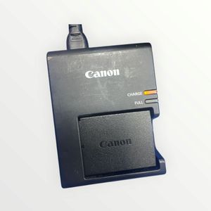 Б/у Фотоаппарат Canon eos 2000d kit ef-s 18-55mm f/3.5-5.6 iii 01-200803970