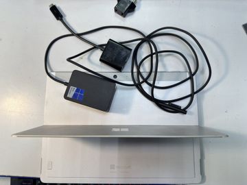 Б/в Планшет Microsoft surface go 2 1901 pentium 4425y 4/64gb + клавіатура 01-200892479