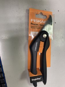 Б/у Секатор Fiskars singlestep p26 01-200912477