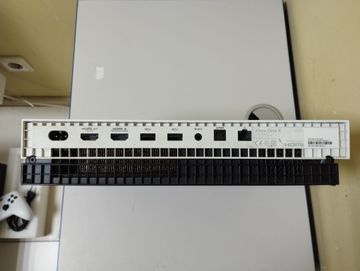 01-200740062: Microsoft xbox one x 1tb