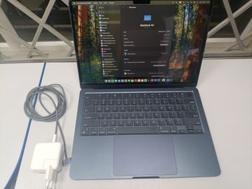 Б/у Ноутбук Apple macbook air 13.6/ m2 / ram 16gb/ ssd 256gb/ gpu 8 core 01-200809590