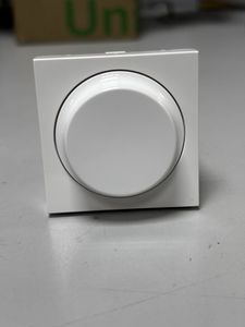 Б/у Поворотный светорегулятор Schneider Electric nu351418 01-200850996