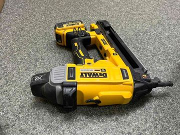 Б/в Степлер акумуляторний Dewalt dcn890 1акб 2ah зп 01-200854966