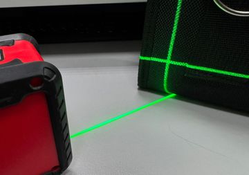 Б/у Лазерный нивелир Stark ll-102g 01-200854579