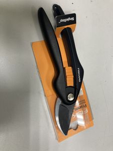 Б/у Секатор Fiskars singlestep p26 01-200912477
