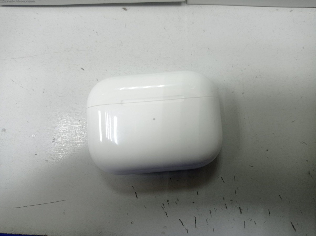 airpods pro 2nd generation with magsafe charging case usb-c