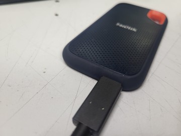 Б/в Ssd накопичувач Sandisk extreme portable v2 1 tb 01-201003361