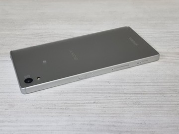 Б/у Мобільний телефон Sony xperia z5 e6653 3\32gb 01-201177992