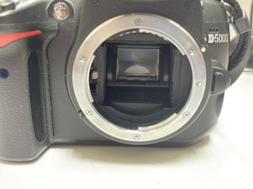 01-200774194: Nikon d5000 body