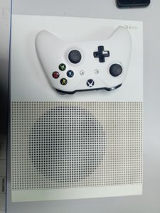 Б/у Игровая приставка Microsoft xbox one s 1tb 01-200825883