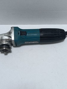 Б/у Угловая шлифмашина Makita ga5030 01-200927006